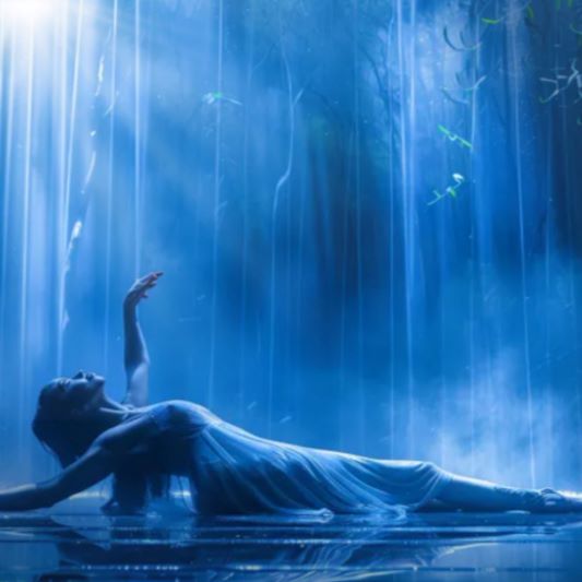 낮에는 백조, 밤에는 인간으로 변하는 저주에 걸린 아름다운 소녀 오데트