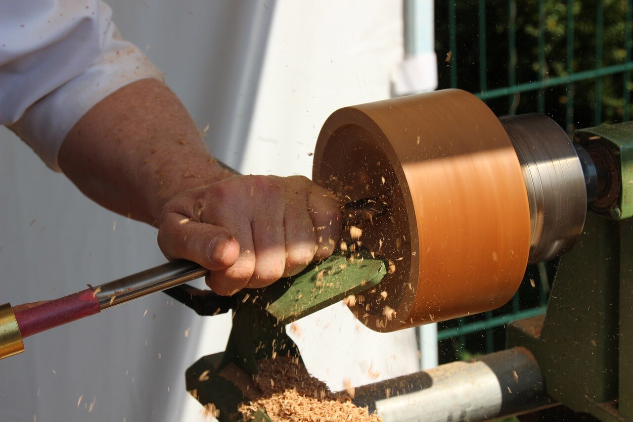 유격과 숨틈이 만들어내는 전통 목공 구조의 여유