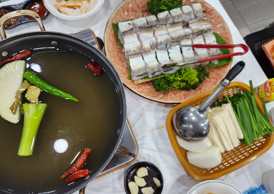 여수 어장군 &ndash; 여름철 여수의 별미&amp;#44; 하모 샤브샤브