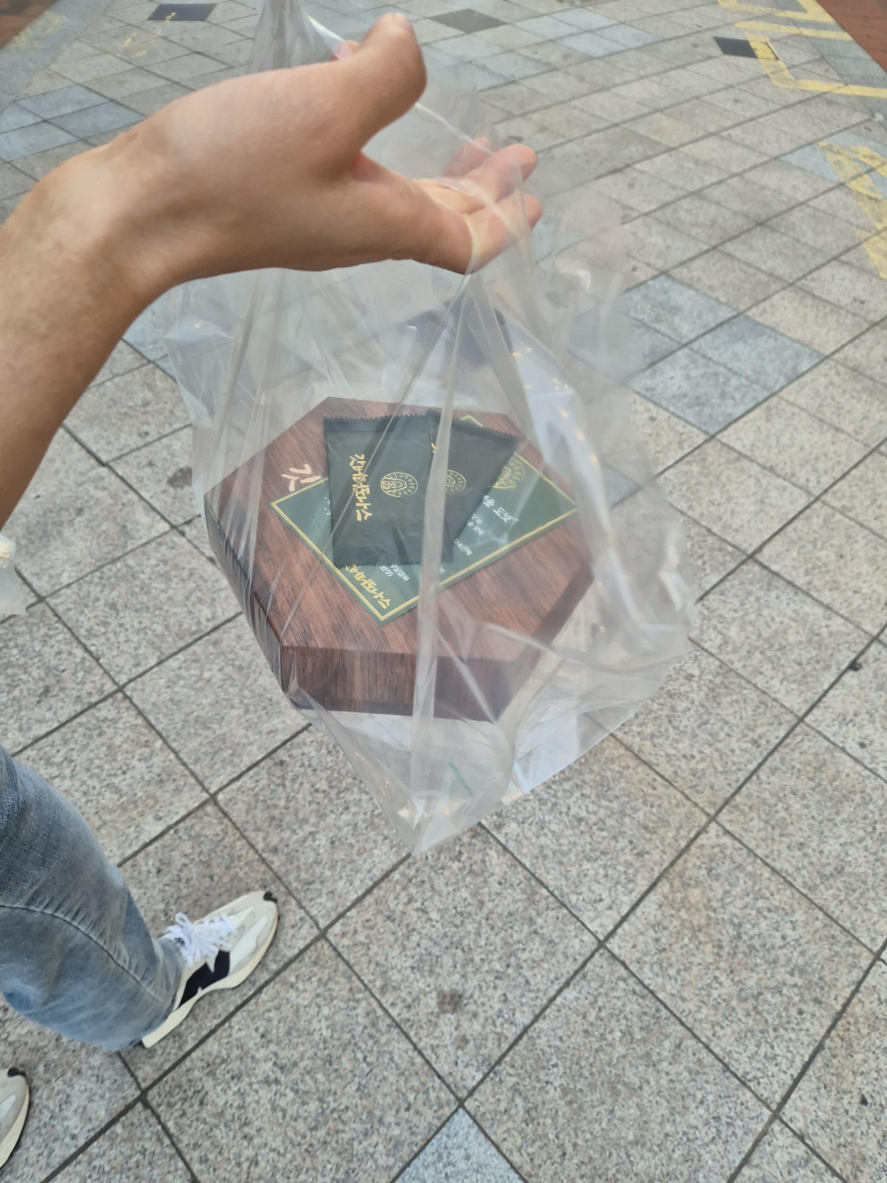 갓버터도나스 1각 18000원 사가지고옴 ㅎㅎ