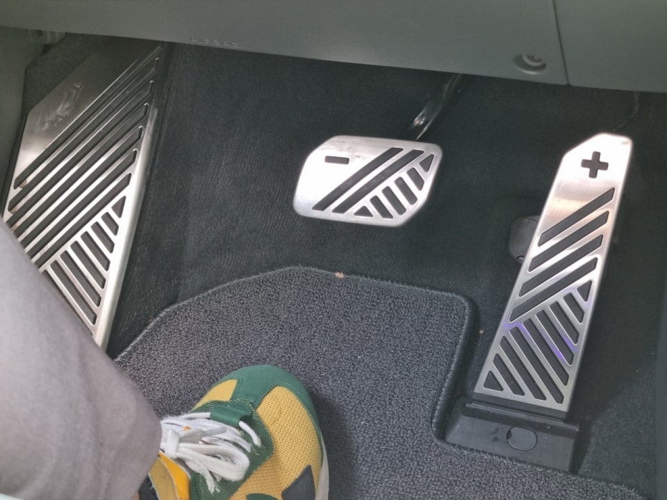 EV9 풋 레스트와 브레이크, 가속 페달은 이렇습니다.