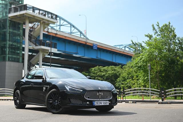 [시승기] 전동화 시대를 앞둔 마세라티의 선택 – 마세라티 기블리 GT 하이브리드