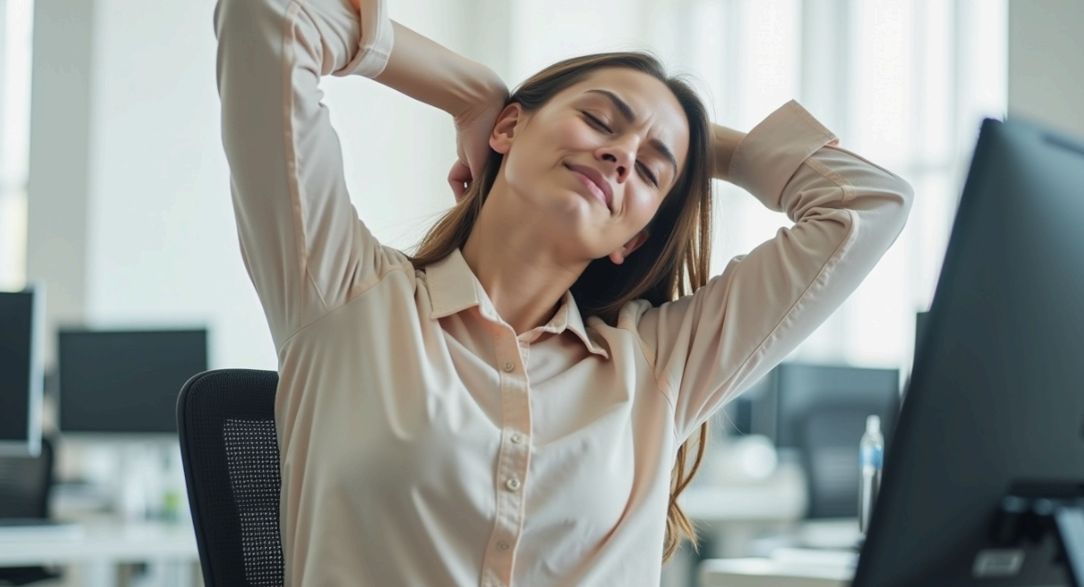 당신도 디지털 목 증후군? 목 건강 지키는 방법