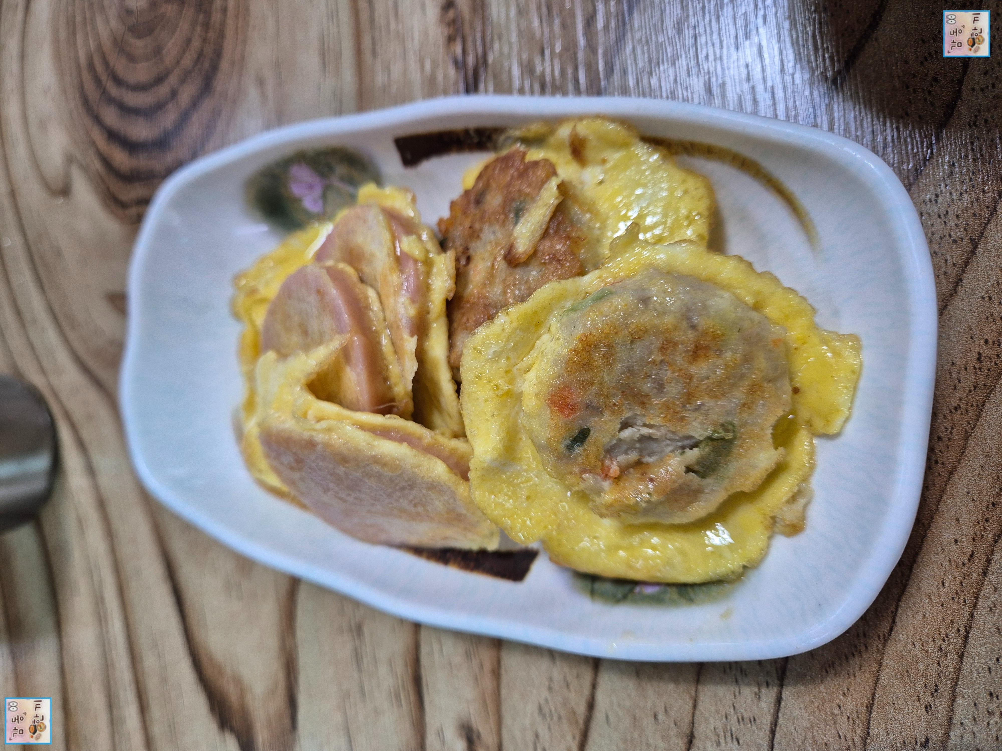 양구 재래식손두부 본점 기본 반찬 소세지전