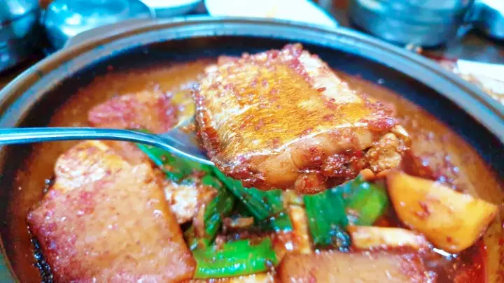 1박2일 오분자기 뚝배기 전복뚝배기 돔베고기 제주공항 근처 맛있는 식당 제주 토속음식 맛집 소개