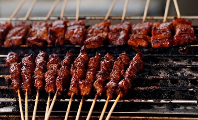 나이지리아의 수야: 매콤한 고기 꼬치의 유혹