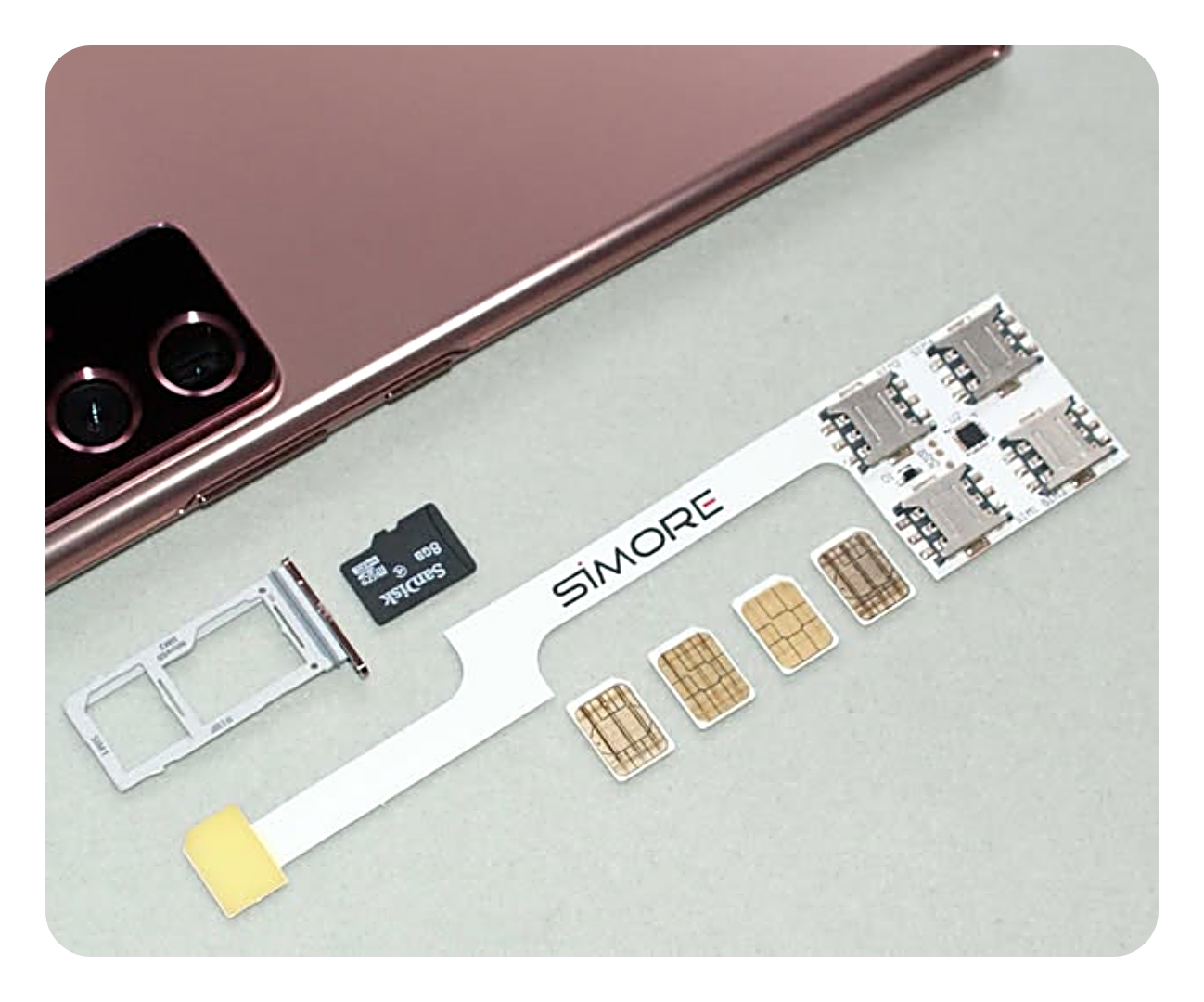 스마트폰 내부 하드웨어 점검 또는 메인보드 이슈를 떠올리게 하는 이미지