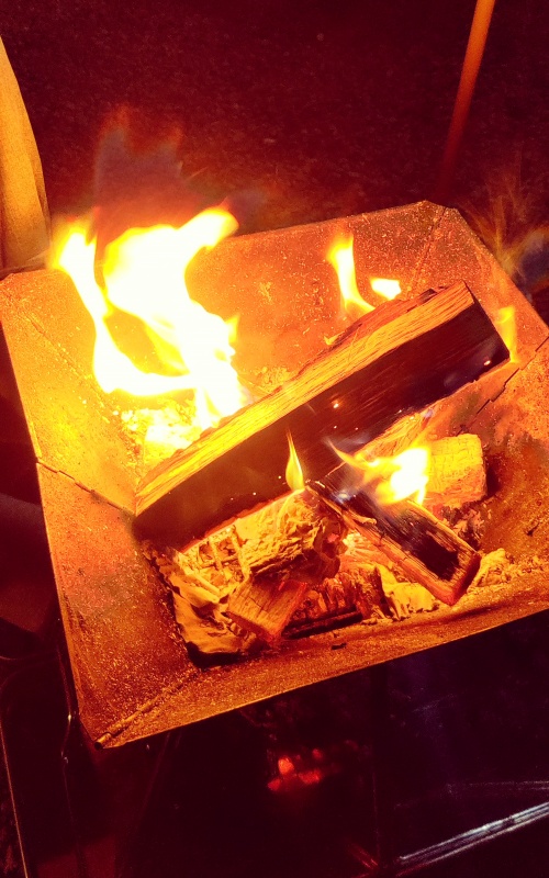 활활타오르는 장작