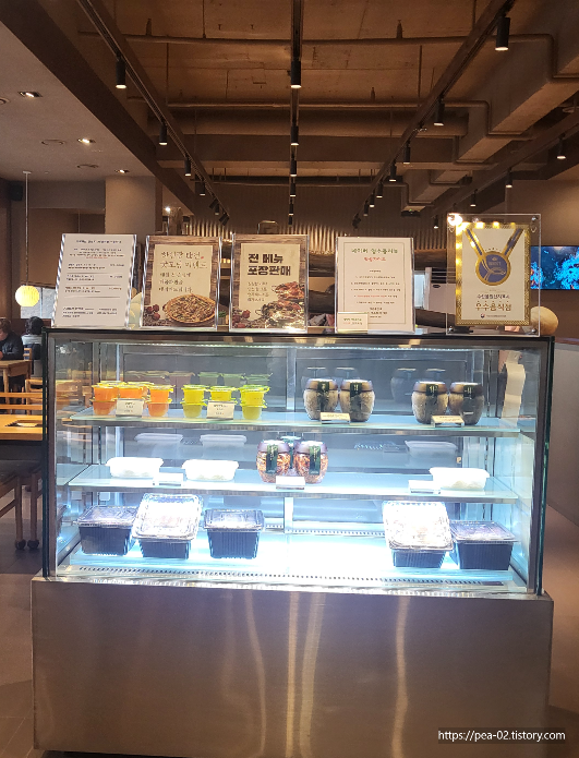 하선장 해물솥밥&middot;만선호 해물칼국수 칼국수 등 포장판매 진열대