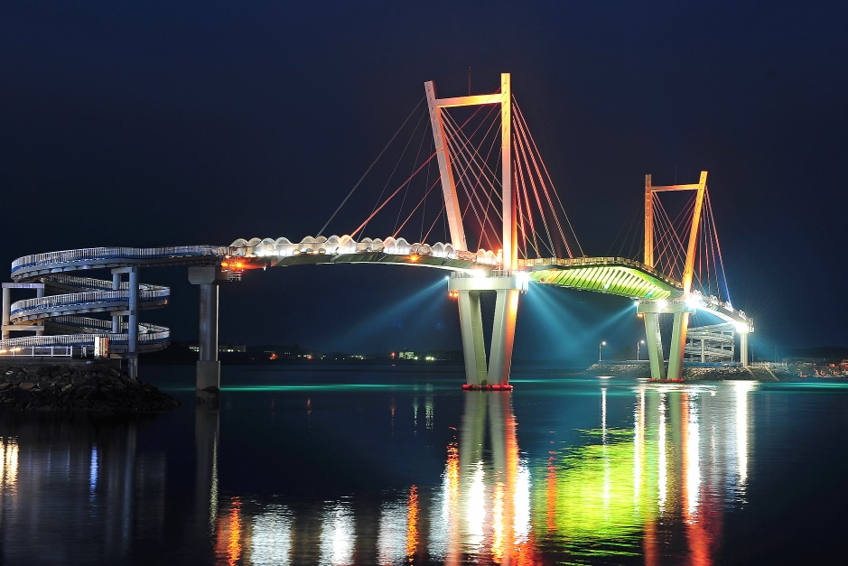 대하랑 꽃게랑 인도교