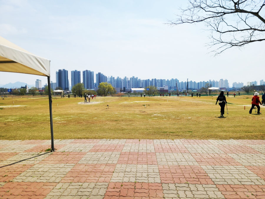 아산 이순신파크골프장. 충청남도 아산시 온천동 849 (곡교천시민체육공원 내)