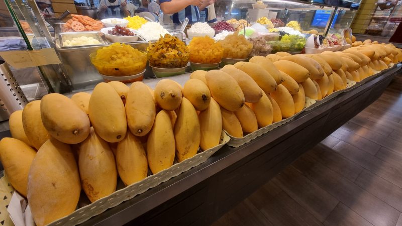 먹음직스럽게 생긴 망고