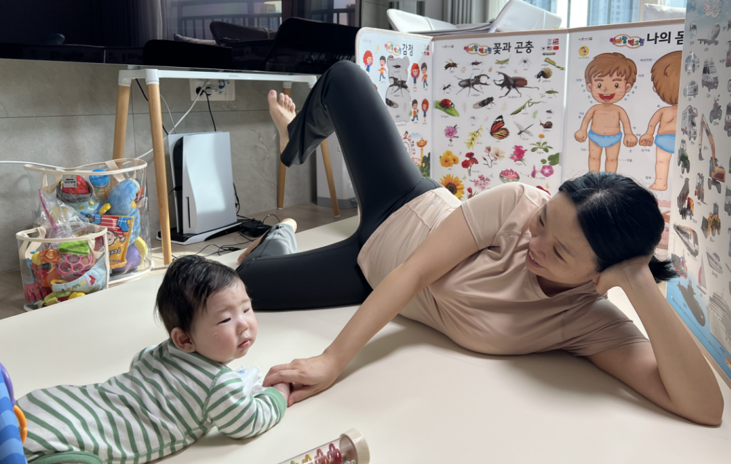 육아로 인한 무릎통증 완화에 좋은 필라테스 동작1