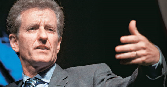 토드 부크홀츠의 연설하는 모습