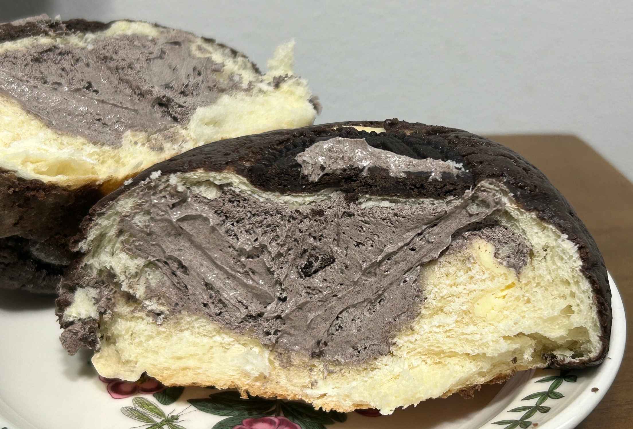 연세우유 쿠키앤생크림빵 단면