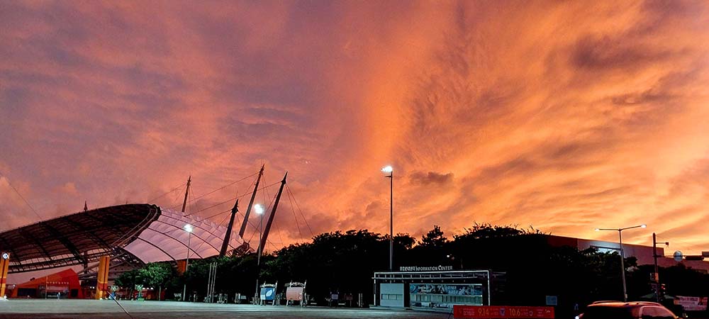 핏빛으로 물든 하늘 황혼