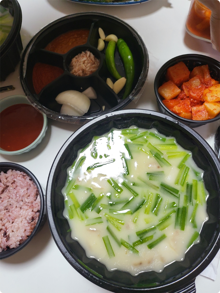 국밥은 밑반찬이 필요가 없죠