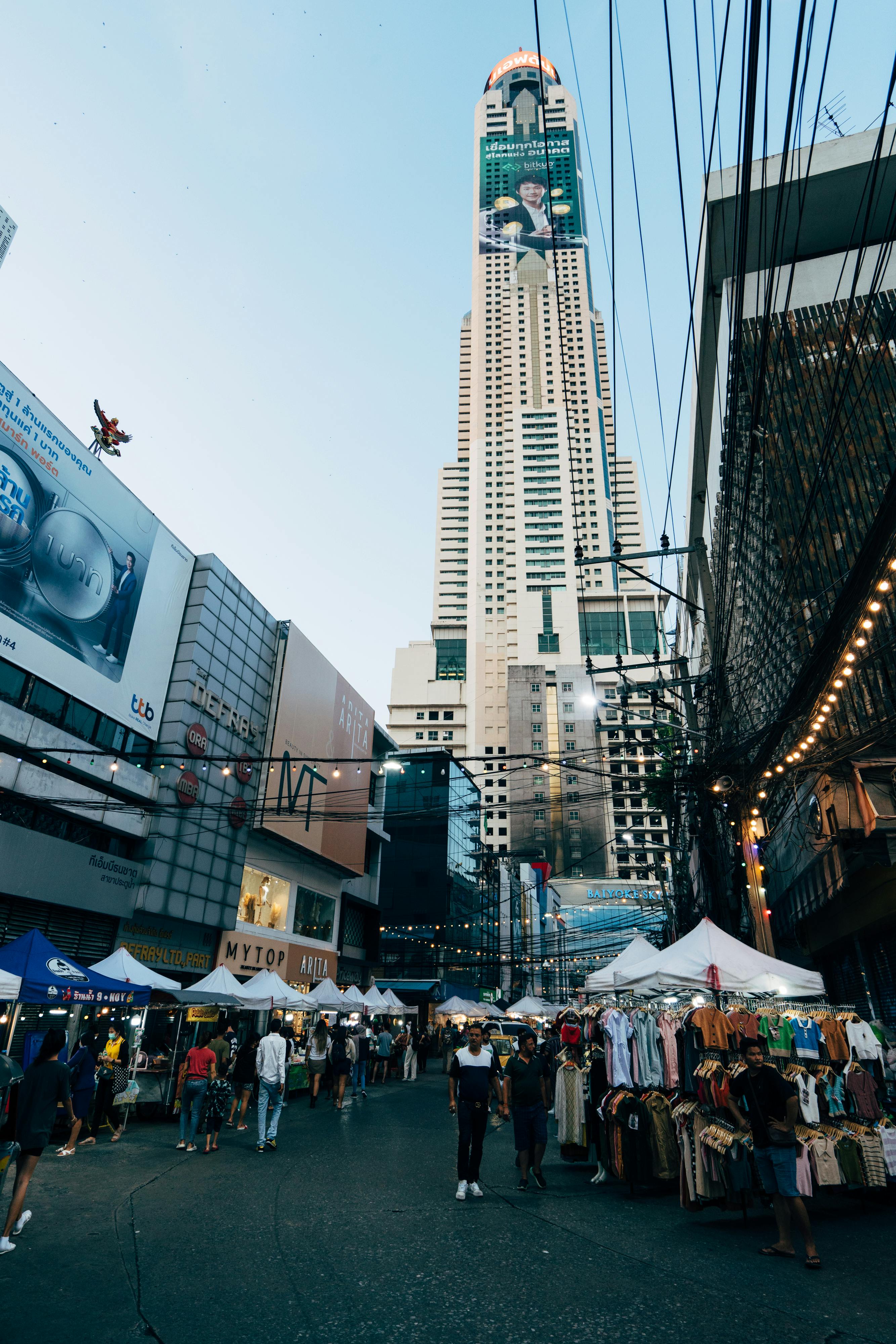 방콕의 킹파워 면세점과 스타디움! 제이미 바디와 함께하는 축구 문화 탐험