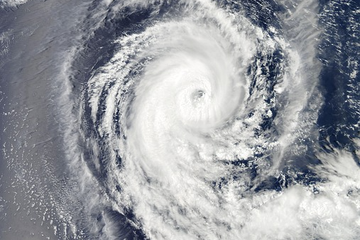  태풍&middot;지진 대비! 창문 파손 방지 필름으로 집 안전 지키기