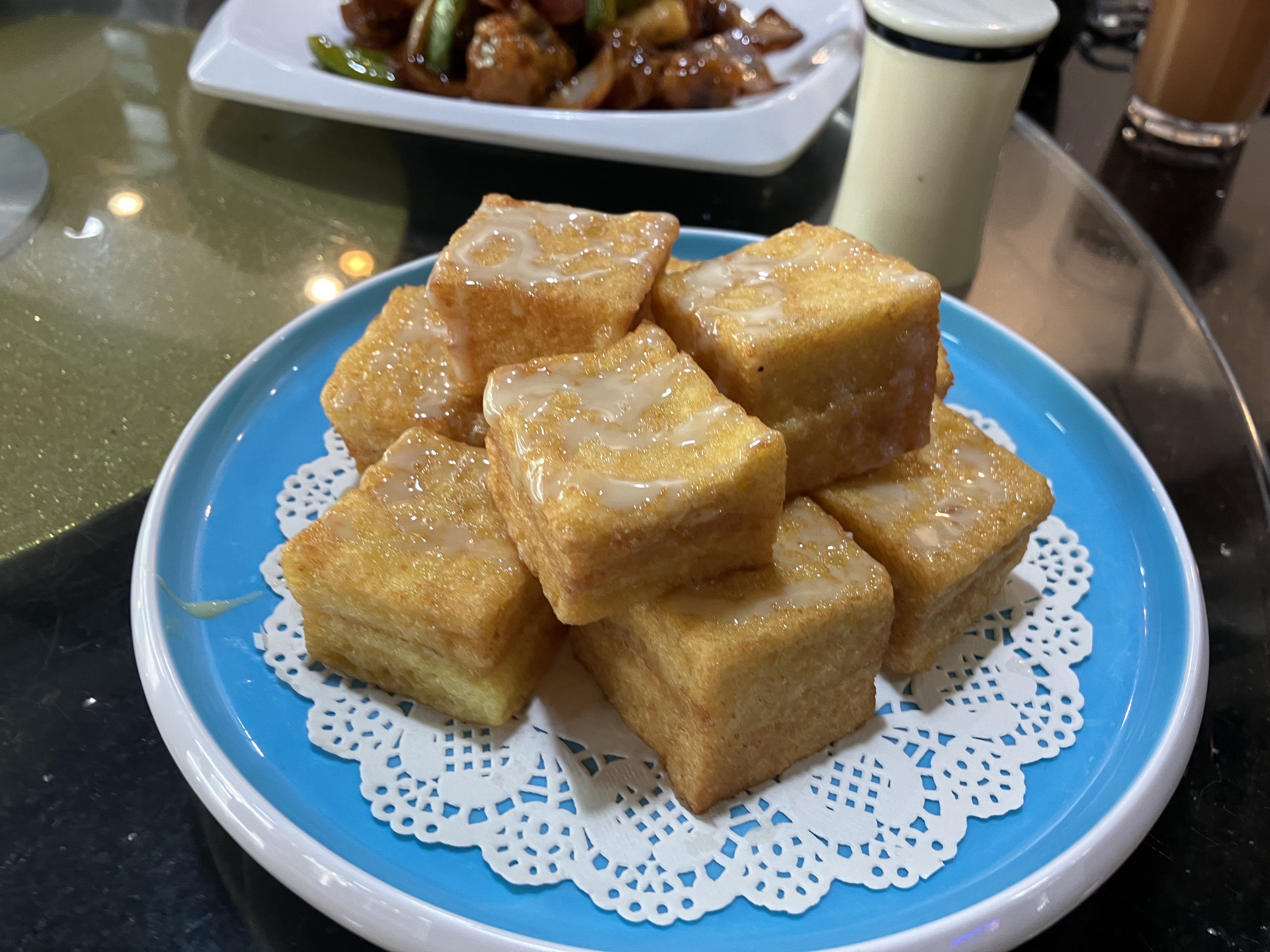 연유가 뿌려져 있는 홍콩의 토스트