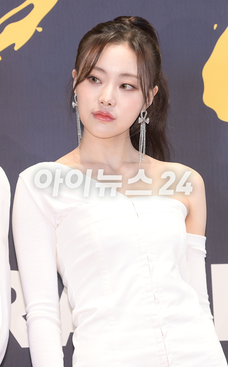 그룹 빌리(Billlie)가 17일 오전 서울 중구 장충동 신라호텔 다이너스티홀에서 열린 '2023 대한민국 퍼스트브랜드 대상' 포토월 행사에 여자아이돌 라이징스타 수상자로 참석하고 있다. [사진=정소희 기자]