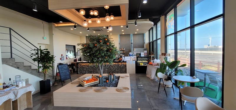 귤당리 카페 1층