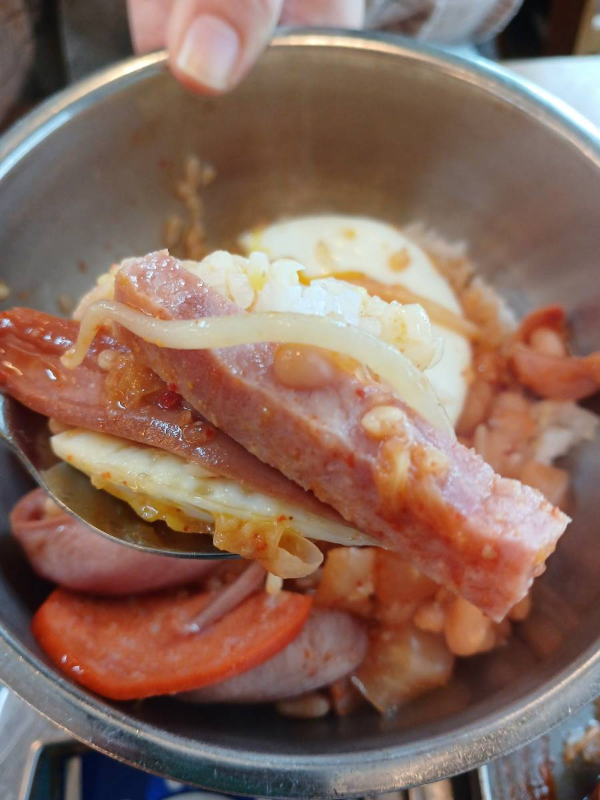 부대찌개밥 한숟갈 들어보다