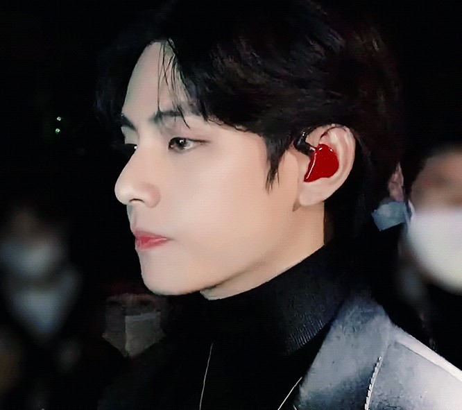 뷔 화보 베스트 7선: 패션 아이콘의 진면목