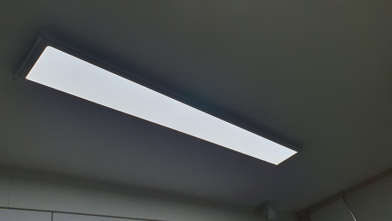 주방에-설치된-전등