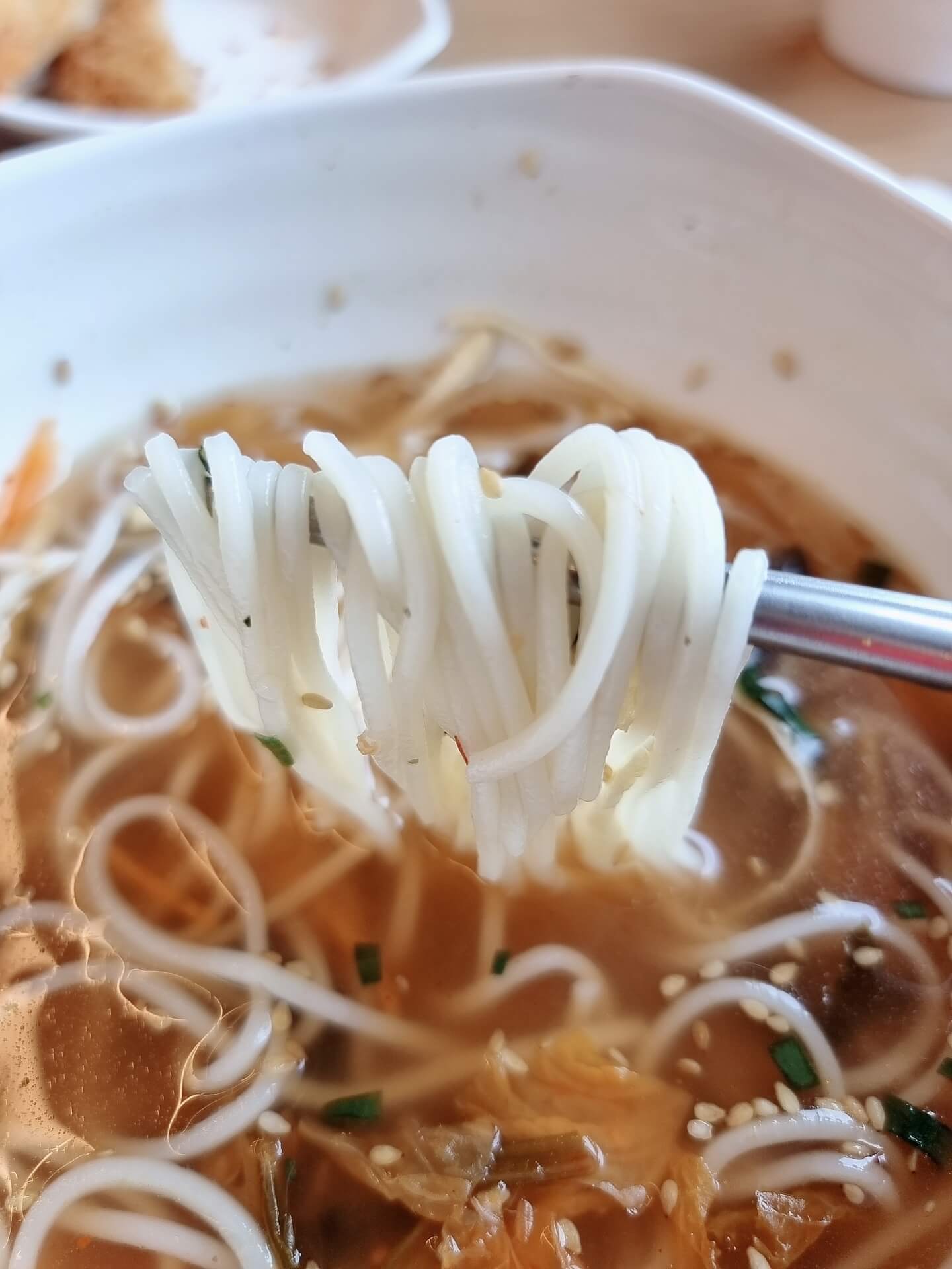 잔치국수 한 젓가랑 면을 잘 삶아서 맛있다