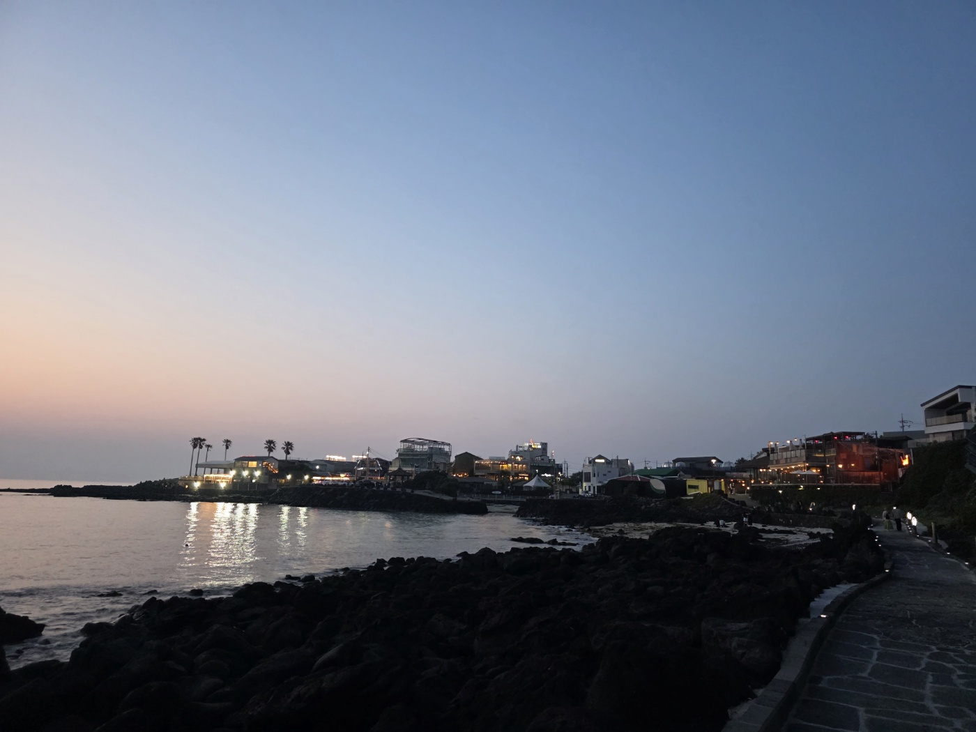 애월 해변 카페거리 산책로