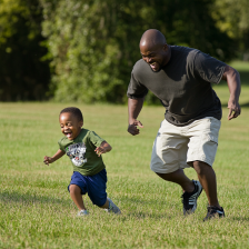 아빠가 아이와 격렬하게 놀아주면 좋은 이유