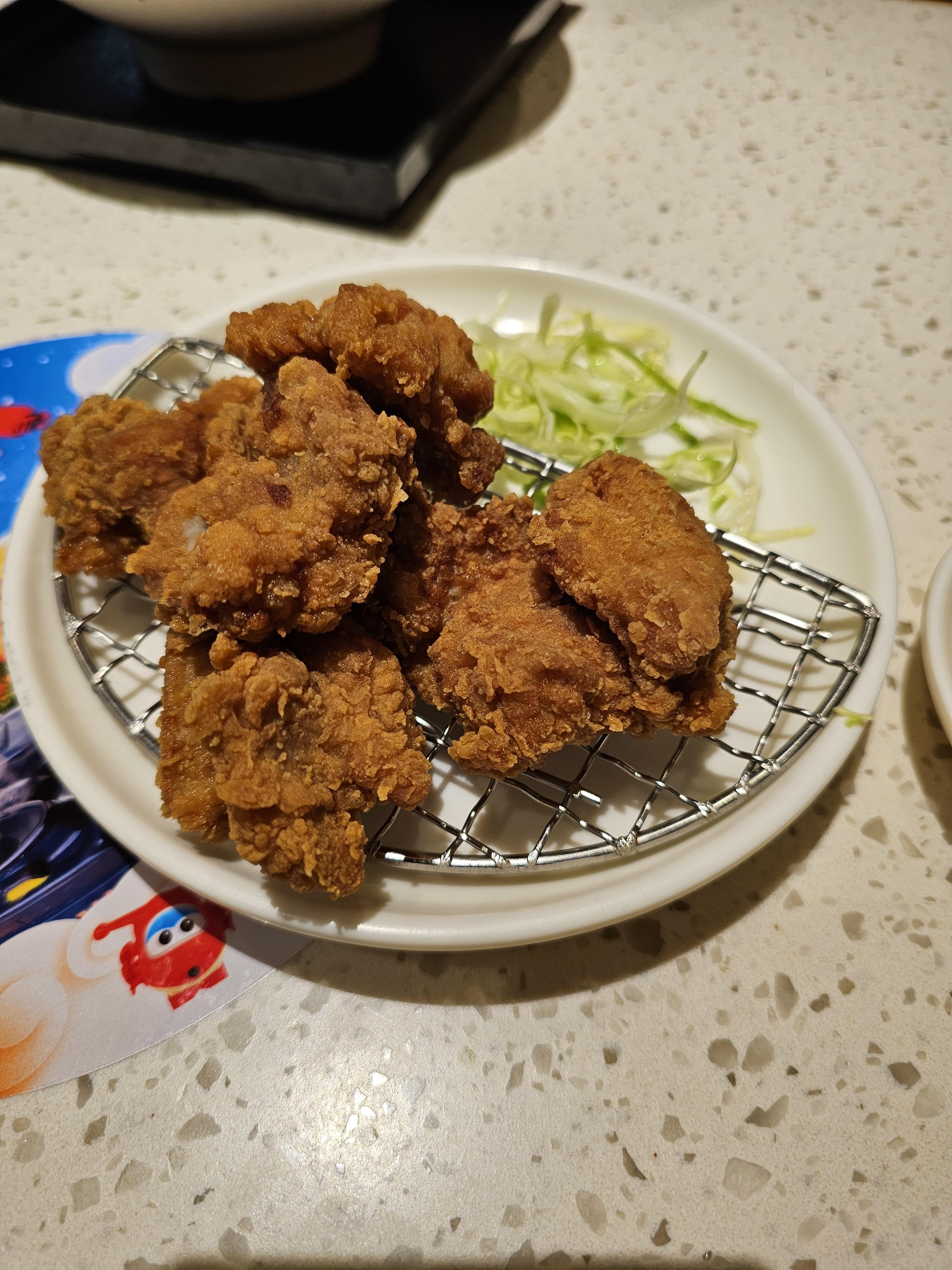 가라아케와 바닥만 살짝 구워낸 만두