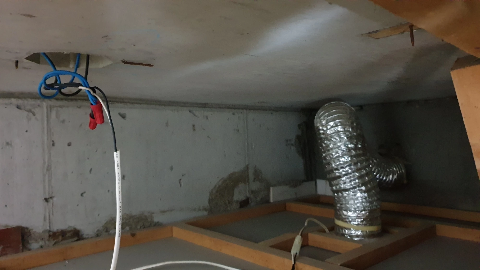 욕실 천장 공간