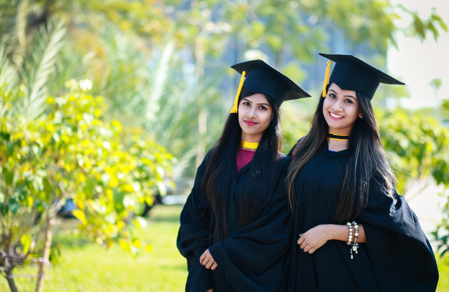여학생 인기 전공과 진로 탐색 관련 사진
