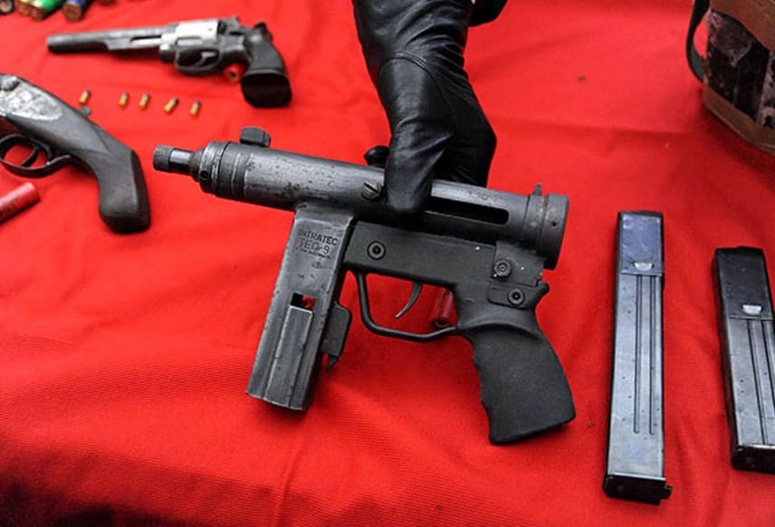 이 권총은 도대체 누가 만들었을까