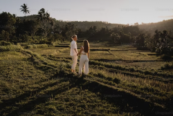 사실혼-부부가-신혼여행을-하고-있다