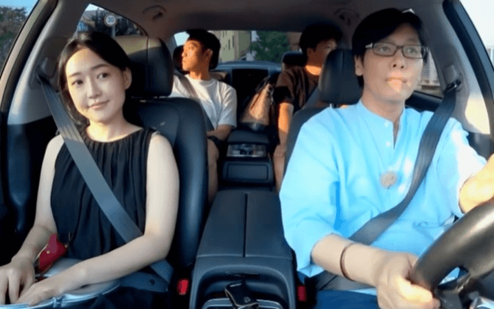 최성국-아내-될-분과-함께-방송에-출연한-모습