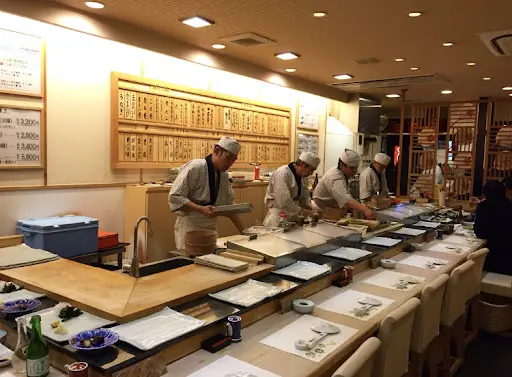 기온 마토이즈시 가게 내부