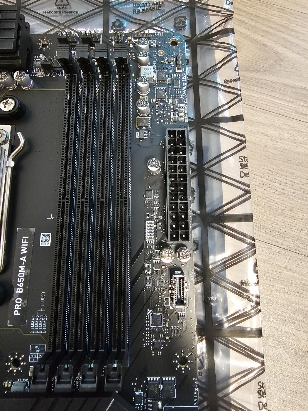 MSI_PRO_B650M-A_WIFI_램슬롯