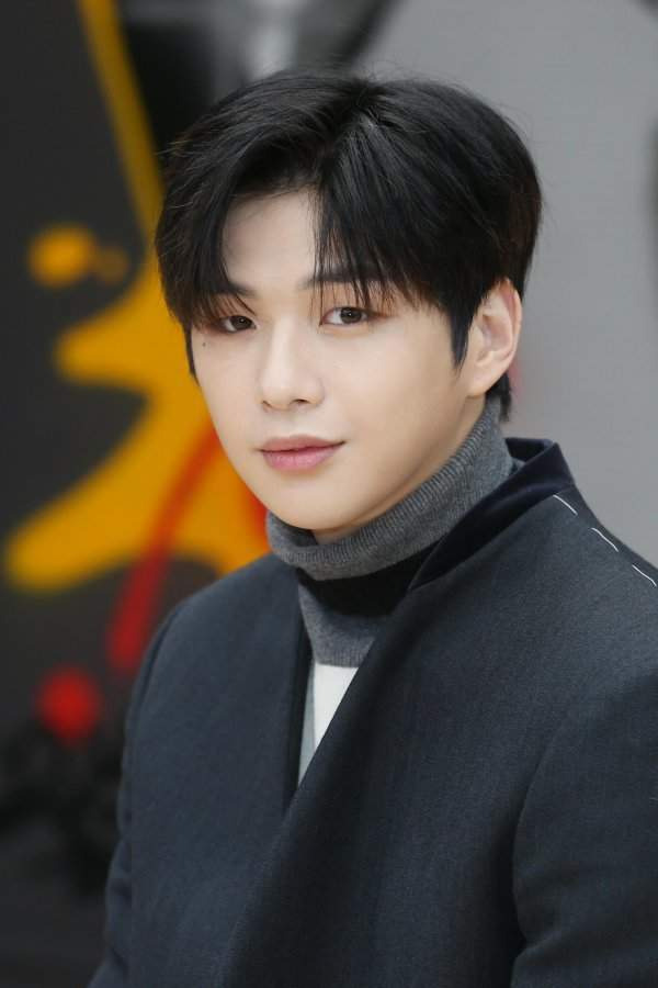 강다니엘 데뷔
