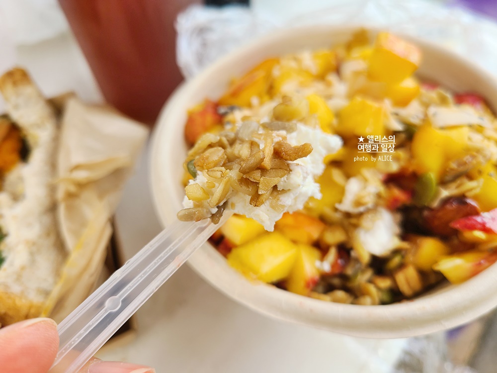 풍납동 미도리 다방 그릭요거트 두부치즈 샌드위치 후기