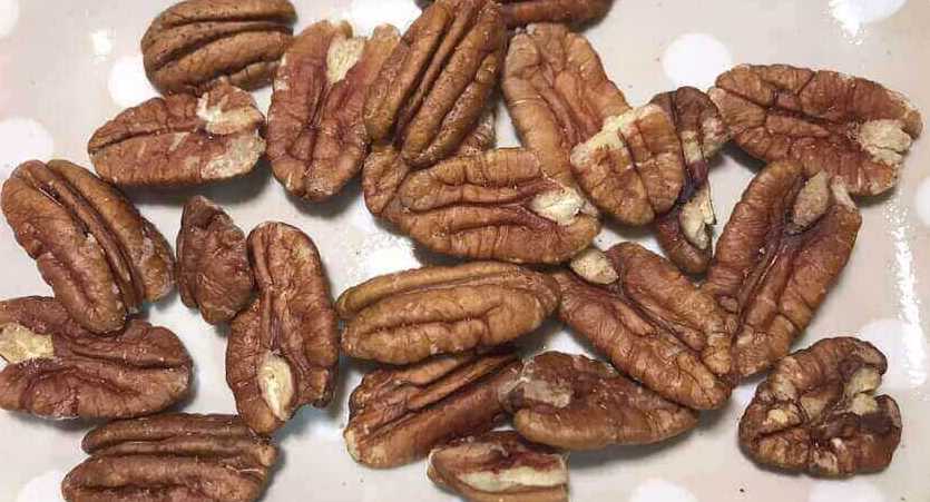 트레이더스에서 파는 생피칸을 구매해서 찍은 사진입니다.