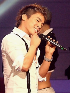 충격 !! 가수 휘성 향년 43년세로 자택서 숨진채발견