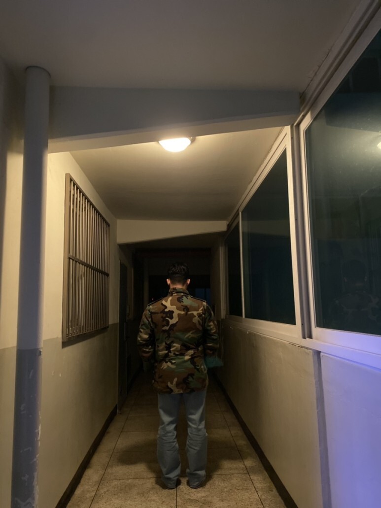 데일리룩(오뭘입)_밀리터리자켓 밀리터리야상 카모자켓 카모야상 미군야상 미군자켓 밀리터리패션 카모패션 무탠다드 티셔츠 토피 오버사이즈 청바지 나이키코르테즈흰빨파 OOTD