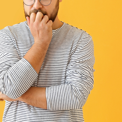 중년-남성-고민-전립선-비대증