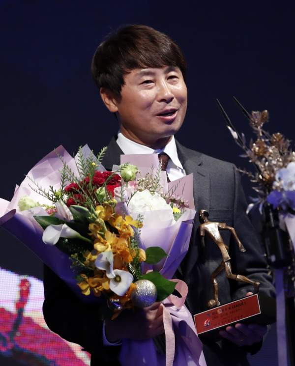 김기동 감독상: 4월 이달의 감독상 수상! FC서울 선두 질주와 역대급 대기록 분석