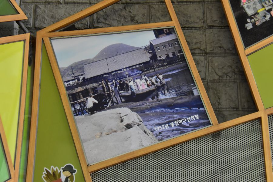 동구의 역사를 사진으로 보여주는 벽화