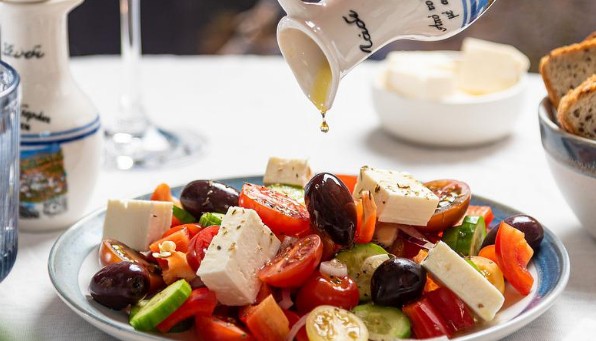 건강식품이라 착각하기 쉬운 음식 부작용 - 코코넛오일, 과일주스, 스포츠음료, 단백질쉐이크, 저지방샐러드드레싱, 가공치즈, 마가린, 저지방우유, 말린과일, 상황버섯, 등푸른생선, 감자