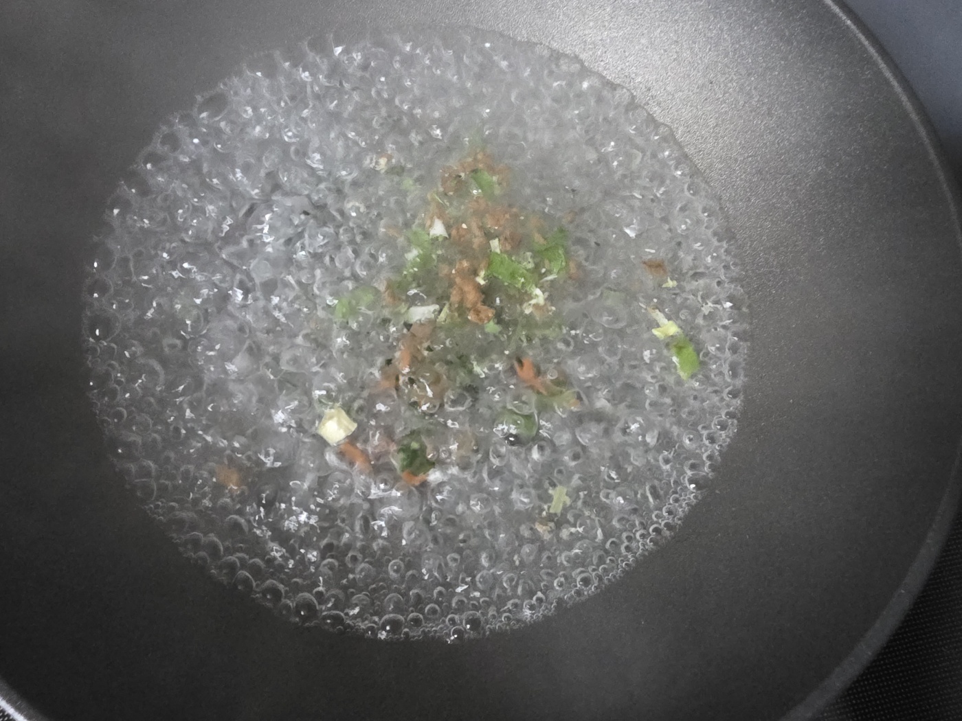 건더기 먼저 끓이기